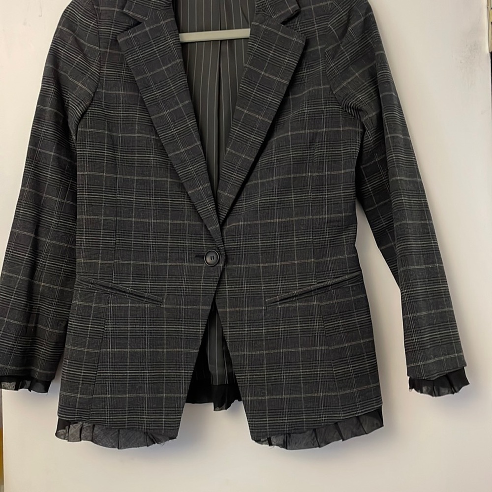 Bailey plaid blazer, size 2. 97% Cotton and spandex.